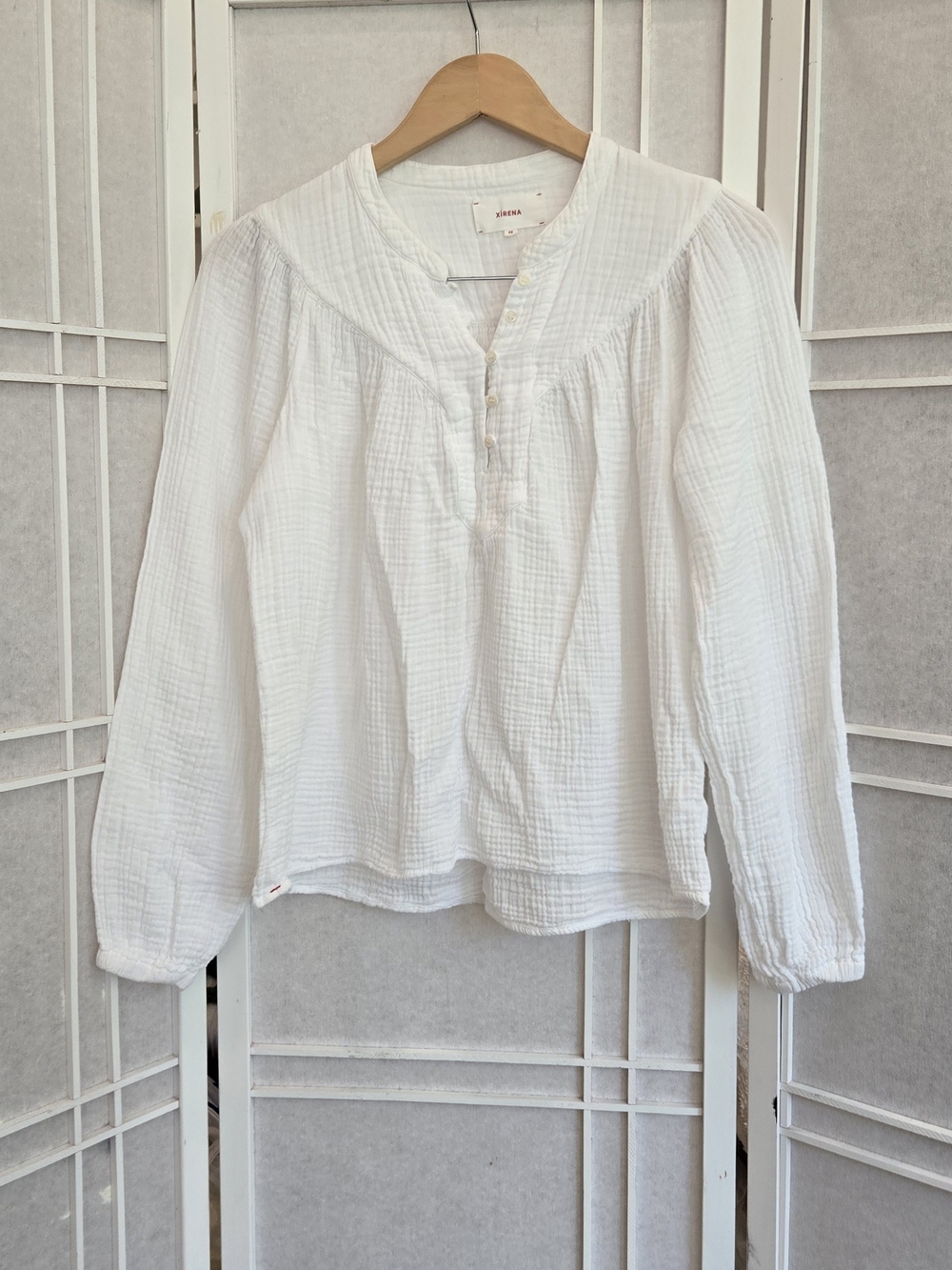 XiRENA White Gauze Long-Sleeve Peasant Blouse